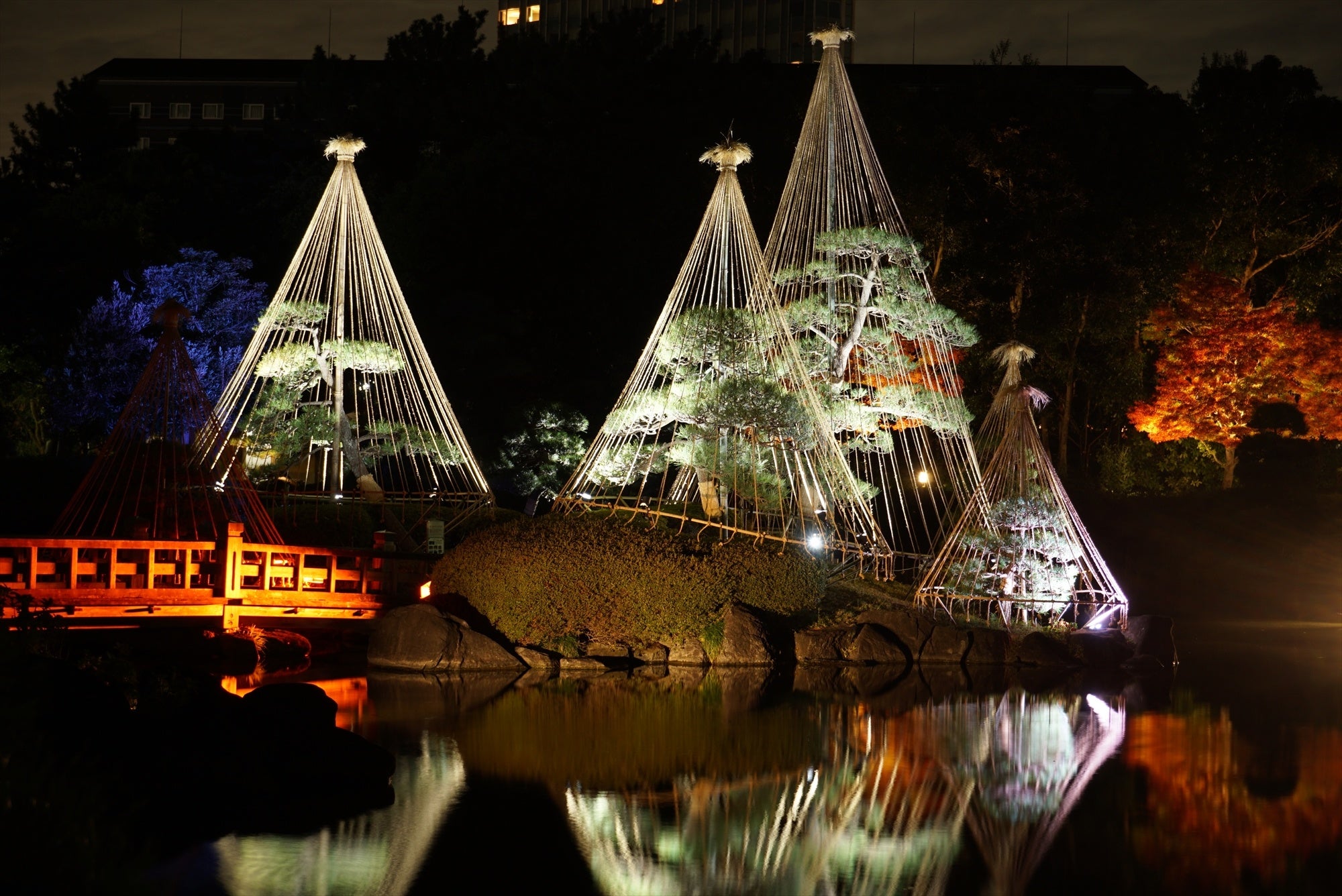 日本庭園『見浜園（みはまえん）』のライトアップイベント「灯ろうまつり」（千葉県立幕張海浜公園）