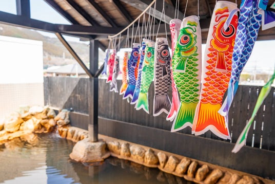 おふろcafe 白寿の湯の露天風呂にて、端午の節句の「こいのぼり風呂」を開催します。 おふろcafe 白寿の湯の露天風呂にて、端午の節句の「こいのぼり風呂」を開催します。