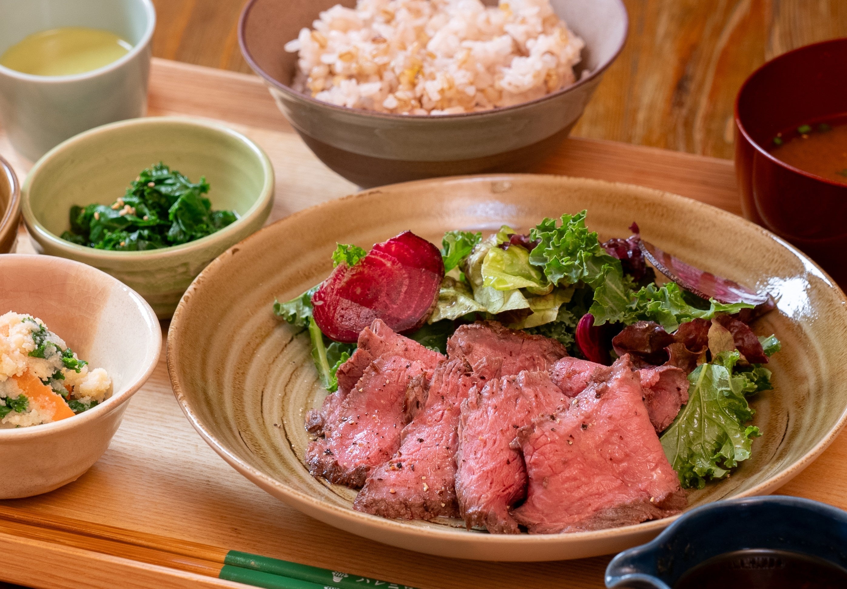 おふろcafe ハレニワの湯のグランドメニュー リニューアル日が2026年11月26日に変更になりました。いつものおふろを、もっといい時間に。埼玉の恵みを感じる新メニューが多数登場