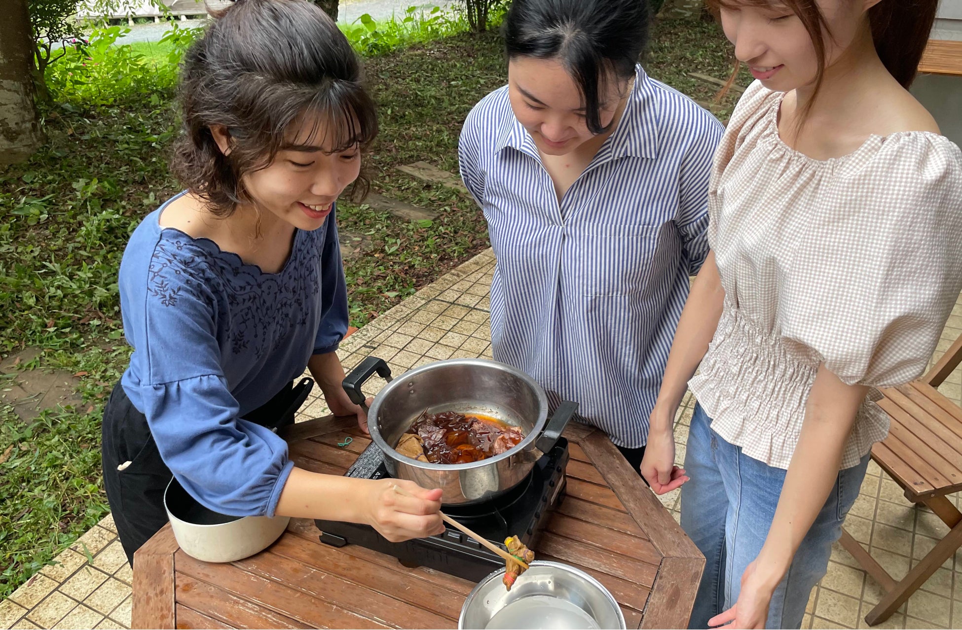 地元大学からのインターン生が企画 実施するsdgsワークショップ オーパークおごせで廃棄野菜の皮を使用した染物 体験を開催 株式会社温泉道場のプレスリリース 地元大学からのインターン生が企画 実施するsdgsワークショップ オーパークおごせで廃棄野菜の皮を使用した染物 体験を開催 株式会社温泉道場のプレスリリース