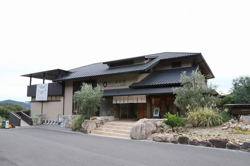 らしく本館の２Fにレストラン「忠左衛門」があります。