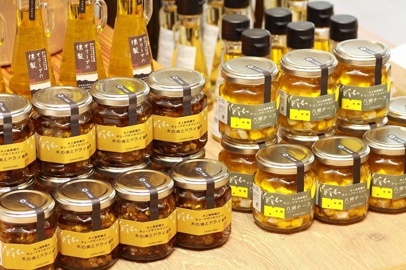 左：木の実とドライ果実、右：八朔チーズ