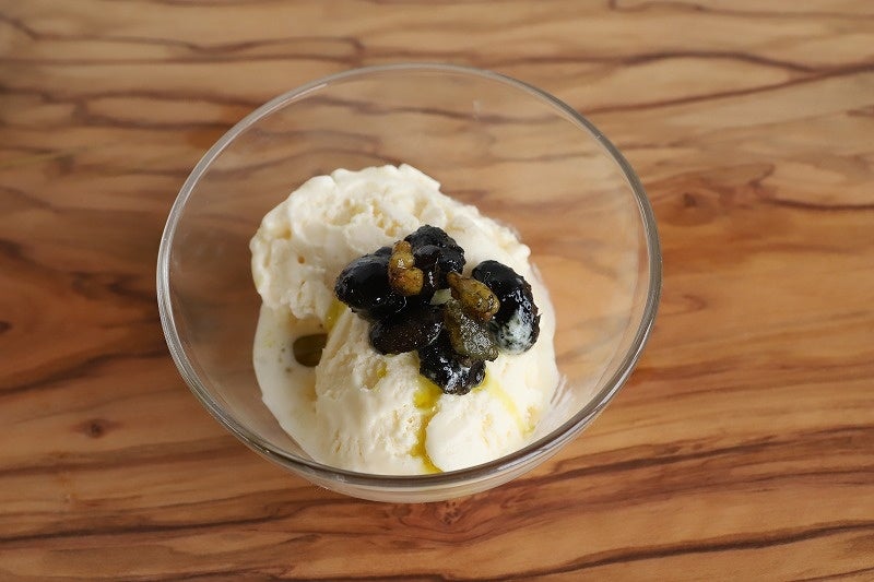 アイスに。黒豆のしっとり食感と、栗・くるみのコリっとした食感が楽しめる。