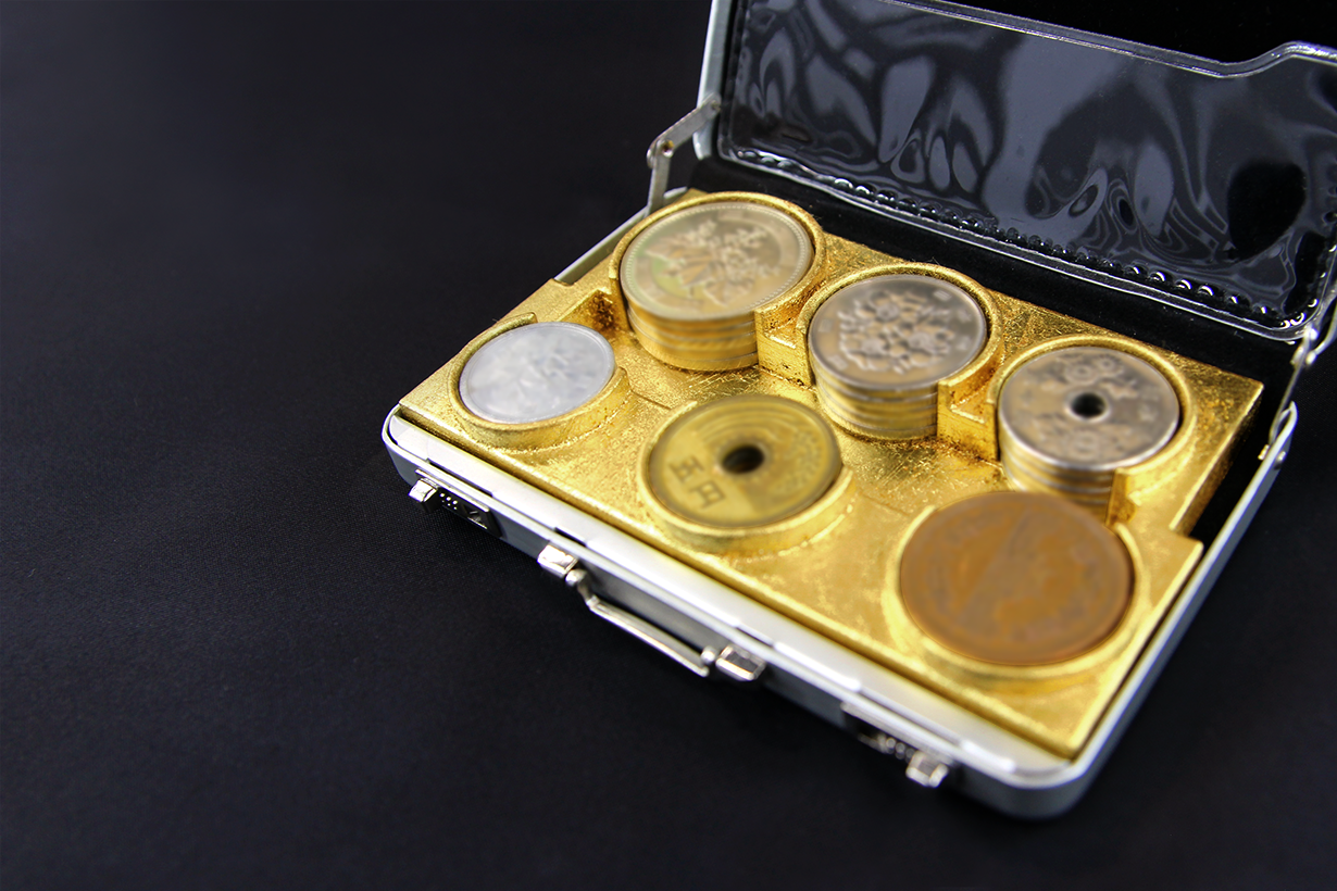 もうドラマや映画の世界だけではない アタッシュケースからお金を取り出せる時代が遂に到来 株式会社キャステムのプレスリリース