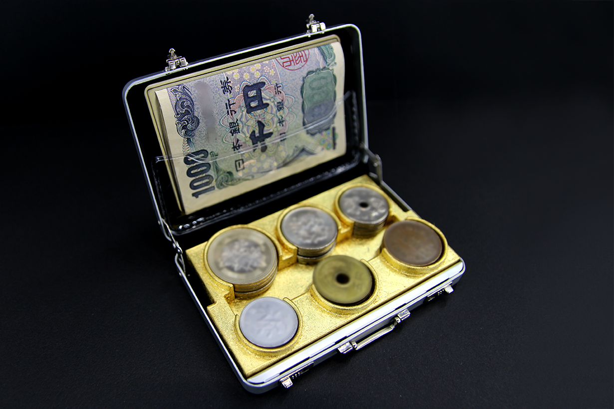 もうドラマや映画の世界だけではない アタッシュケースからお金を取り出せる時代が遂に到来 株式会社キャステムのプレスリリース