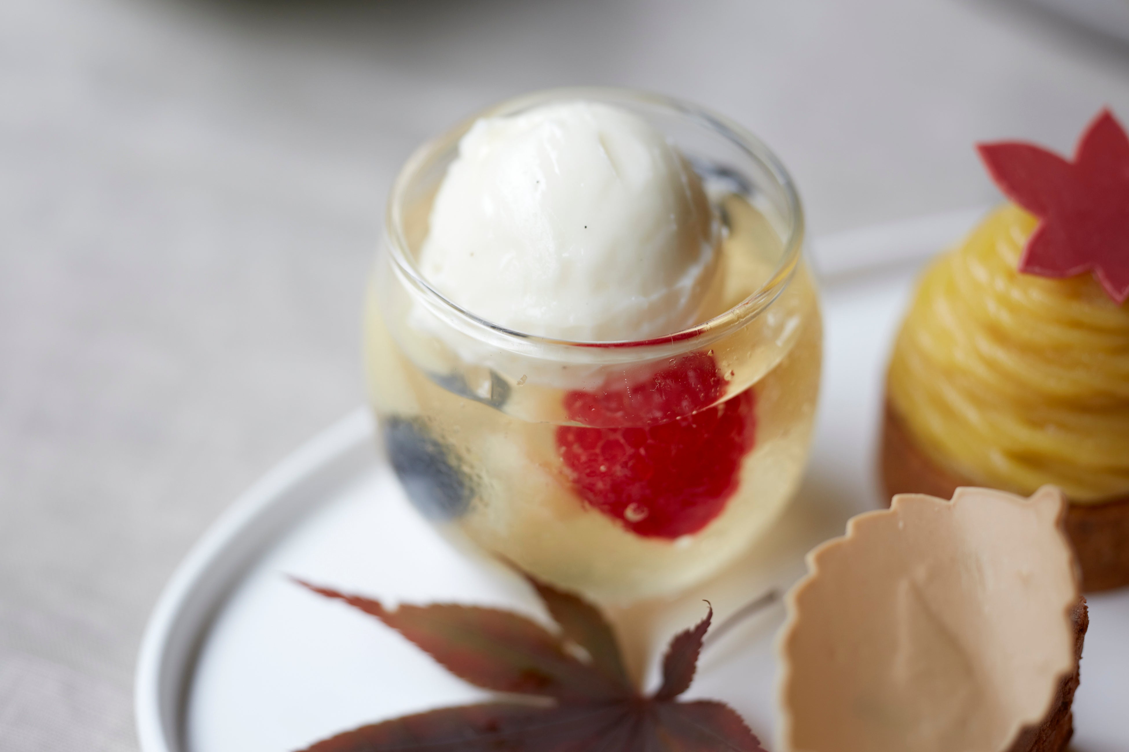 洋ナシのソルベと白ワインのジュレ