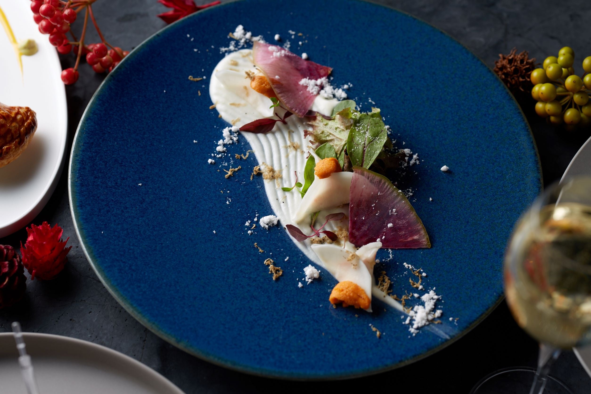 北海道産毛ガニと桃寿蕪のラビオリ トリュフ 北海道雲丹 根セロリのムース