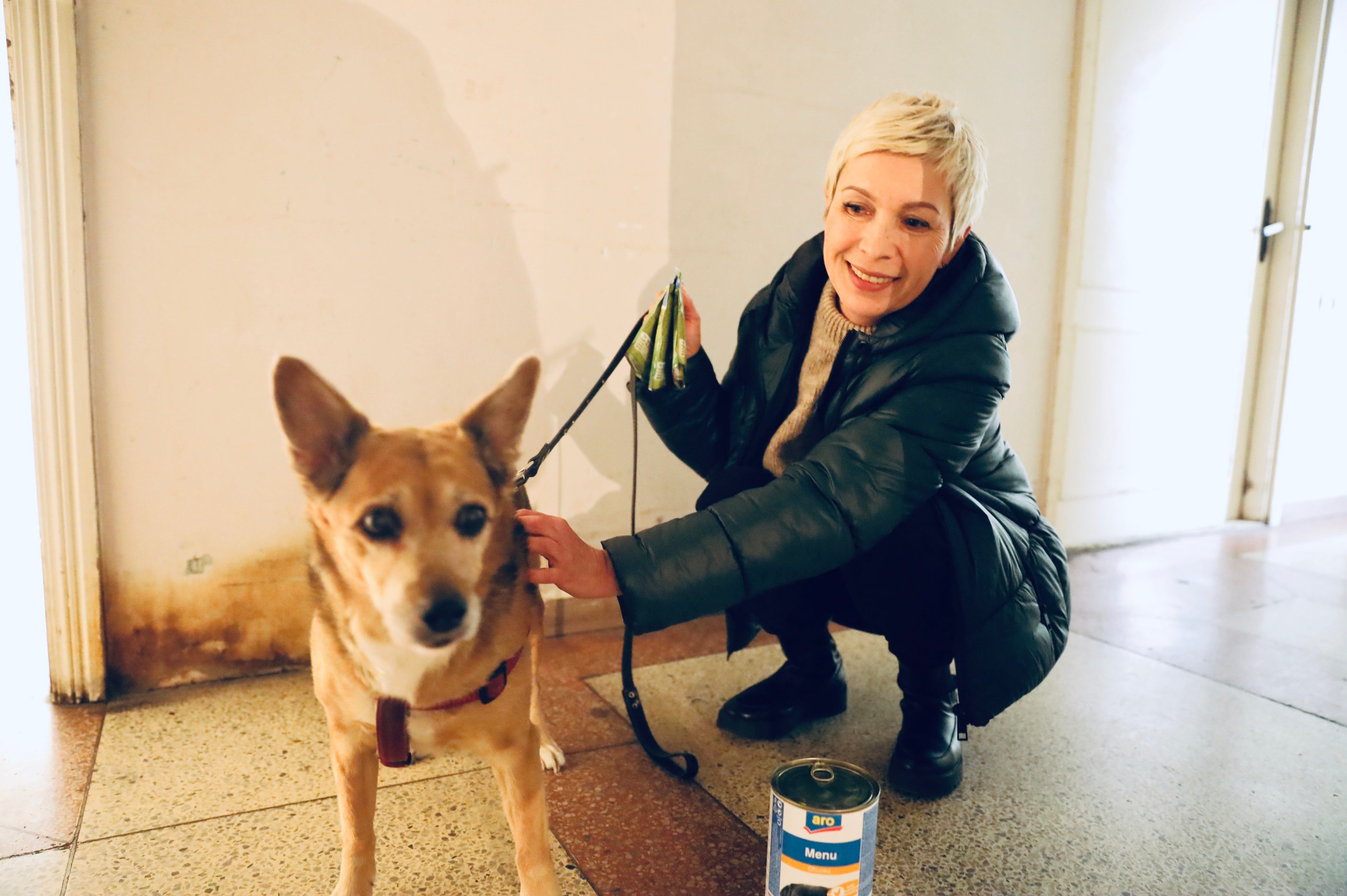 ペット連れの避難者（モルドバキシナウ 2022.3.26 ピースウィンズ・ジャパン撮影）