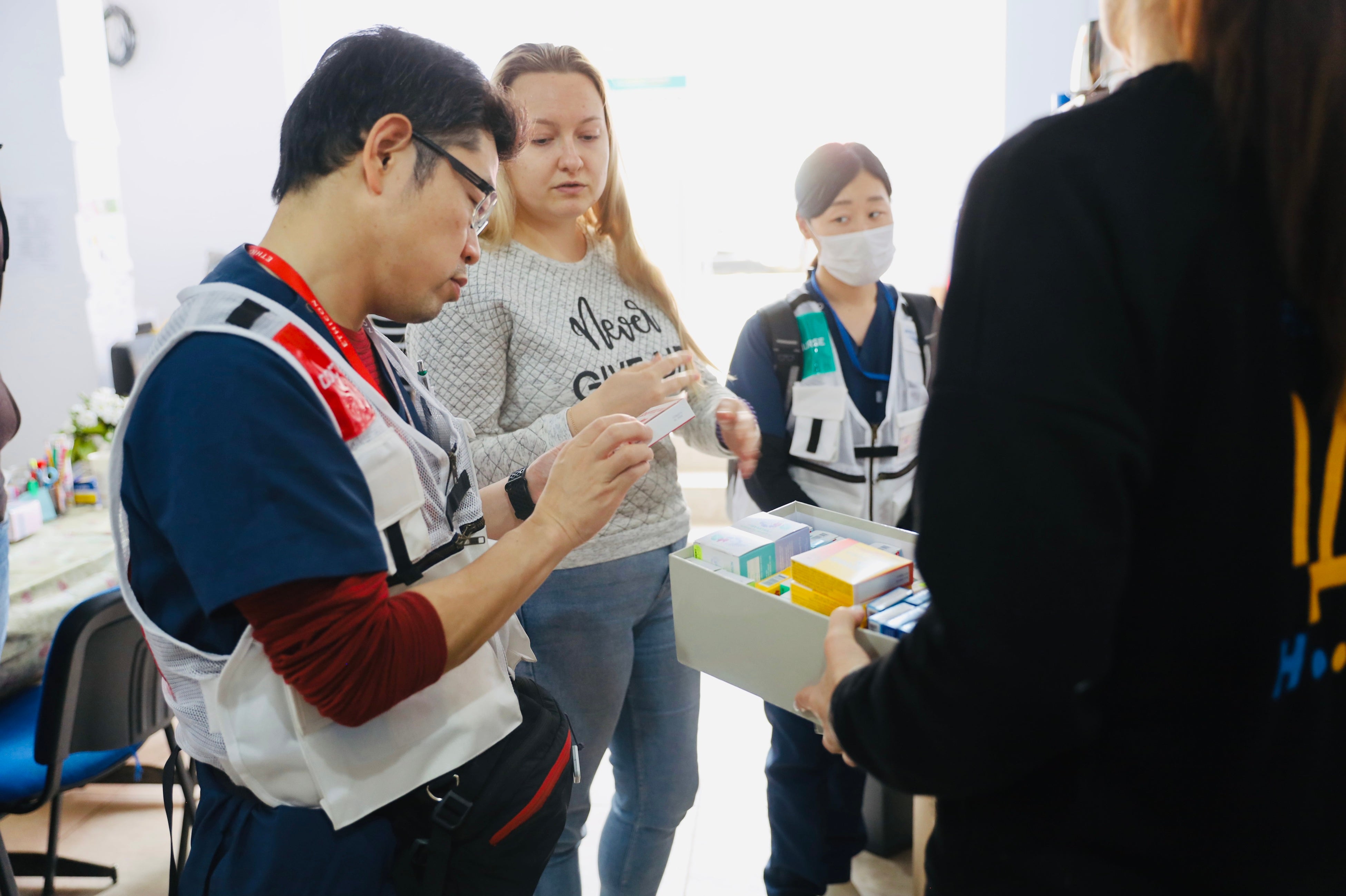 現地で医療ニーズの調査にあたるPWJの医師と看護師