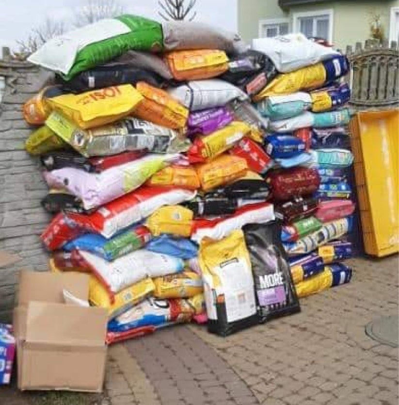 ペットフード等の支援物資