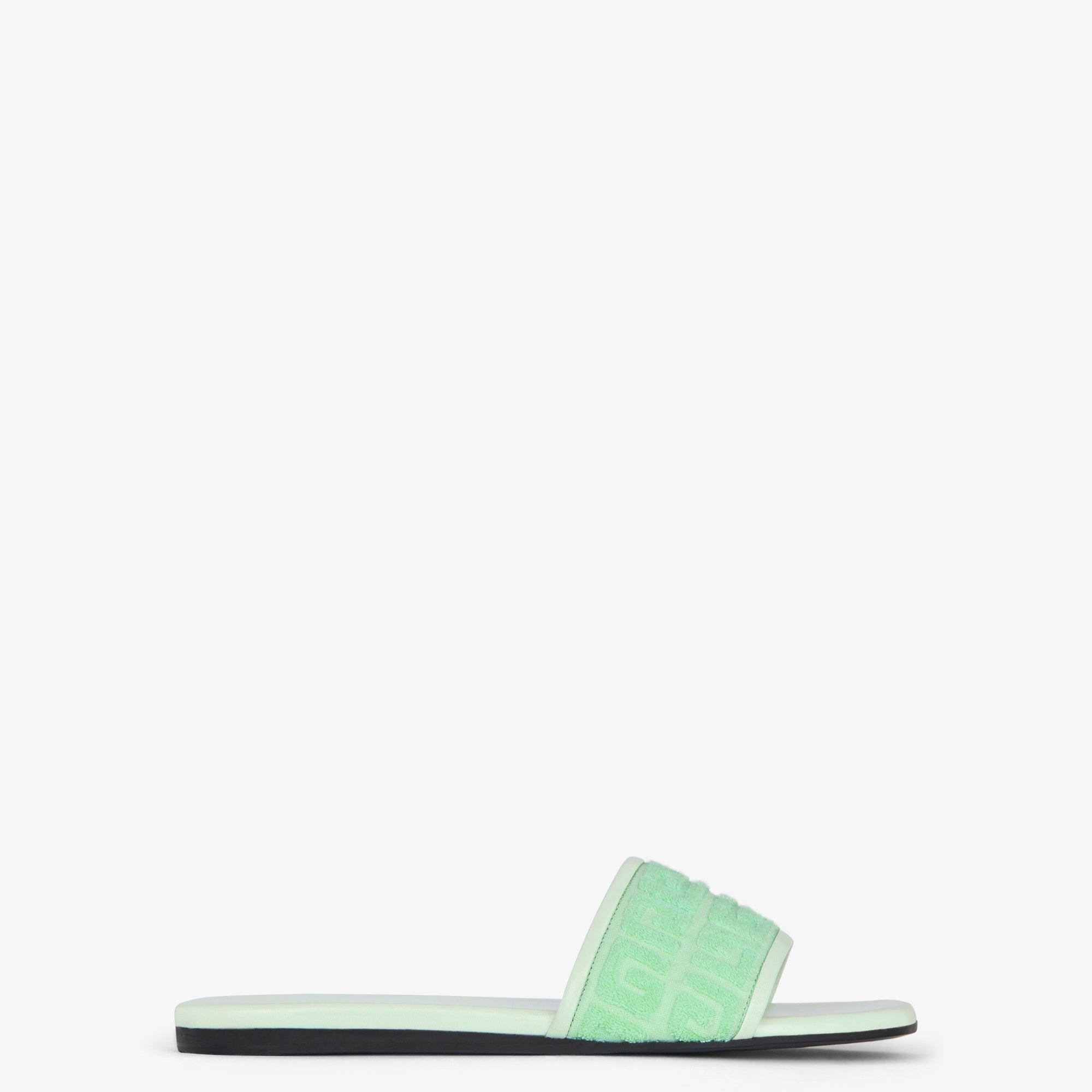 4Gフラットサンダル 税込103,400円（GINZA SIX限定）