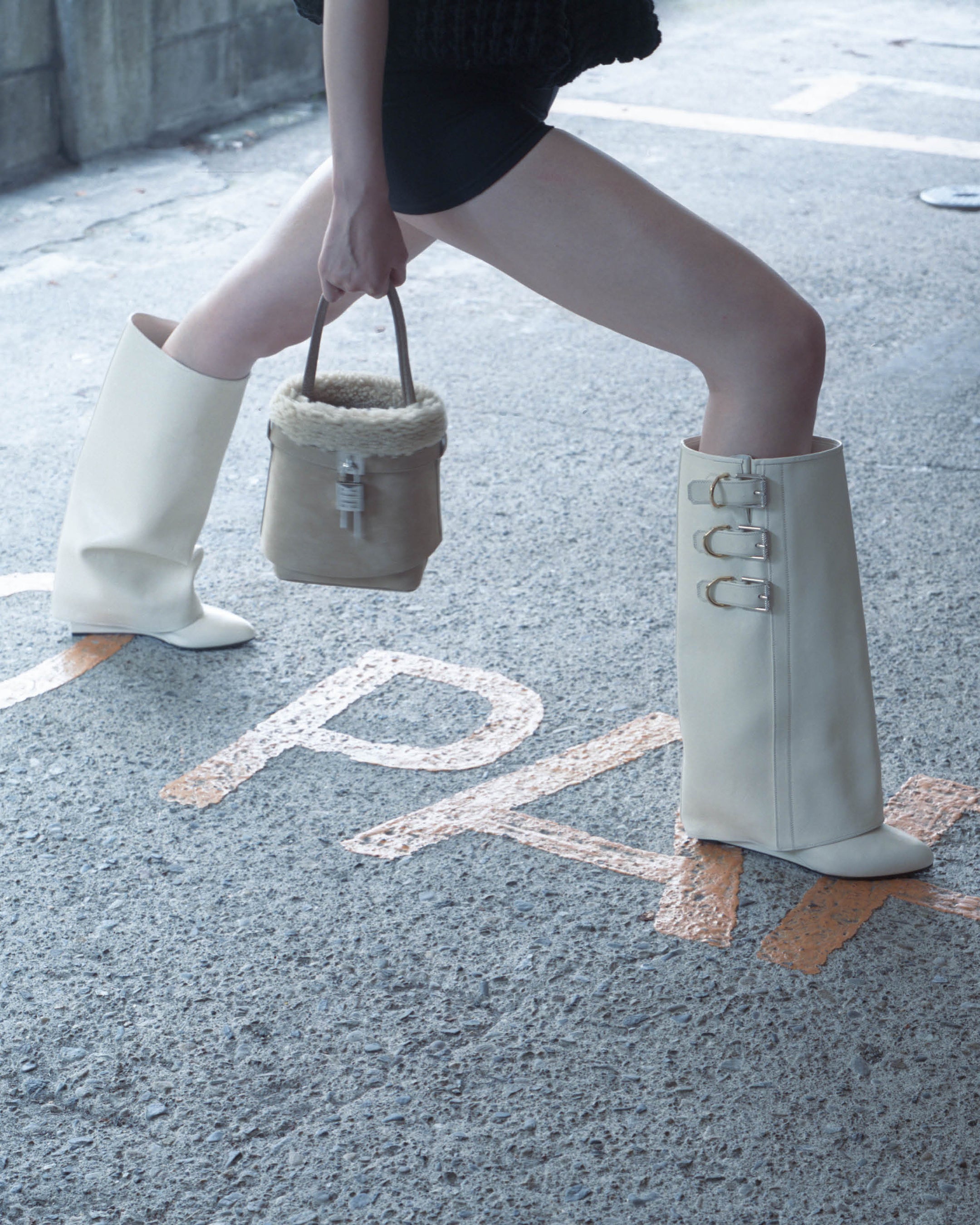 givenchy シャークロックウエスタンブーツ Shark Lock Cowboy boots in aged leather in - black | Givenchy US