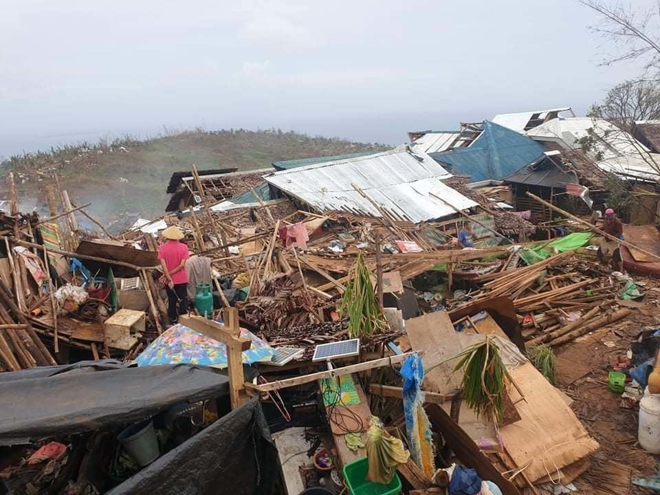シャルガオ（シアルガオ）島の被災状況 (C)KPACIO・FTCJ