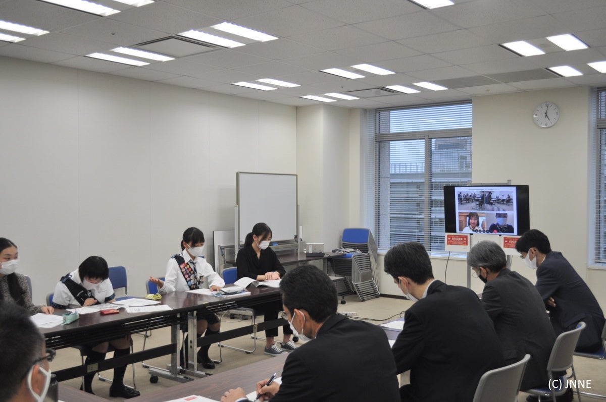 文部科学省を訪問した際の様子（2020年9月25日、対面・オンライン混合） (C)JNNE