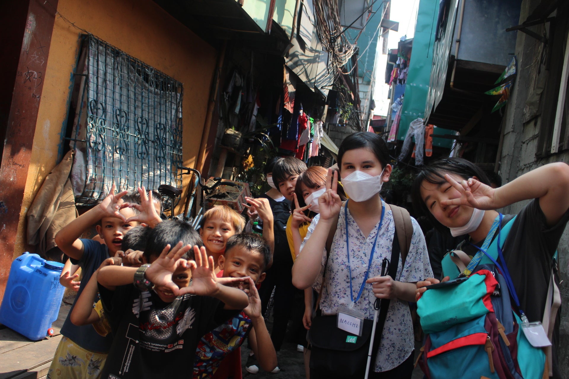 マニラのスラム街の家庭を訪問