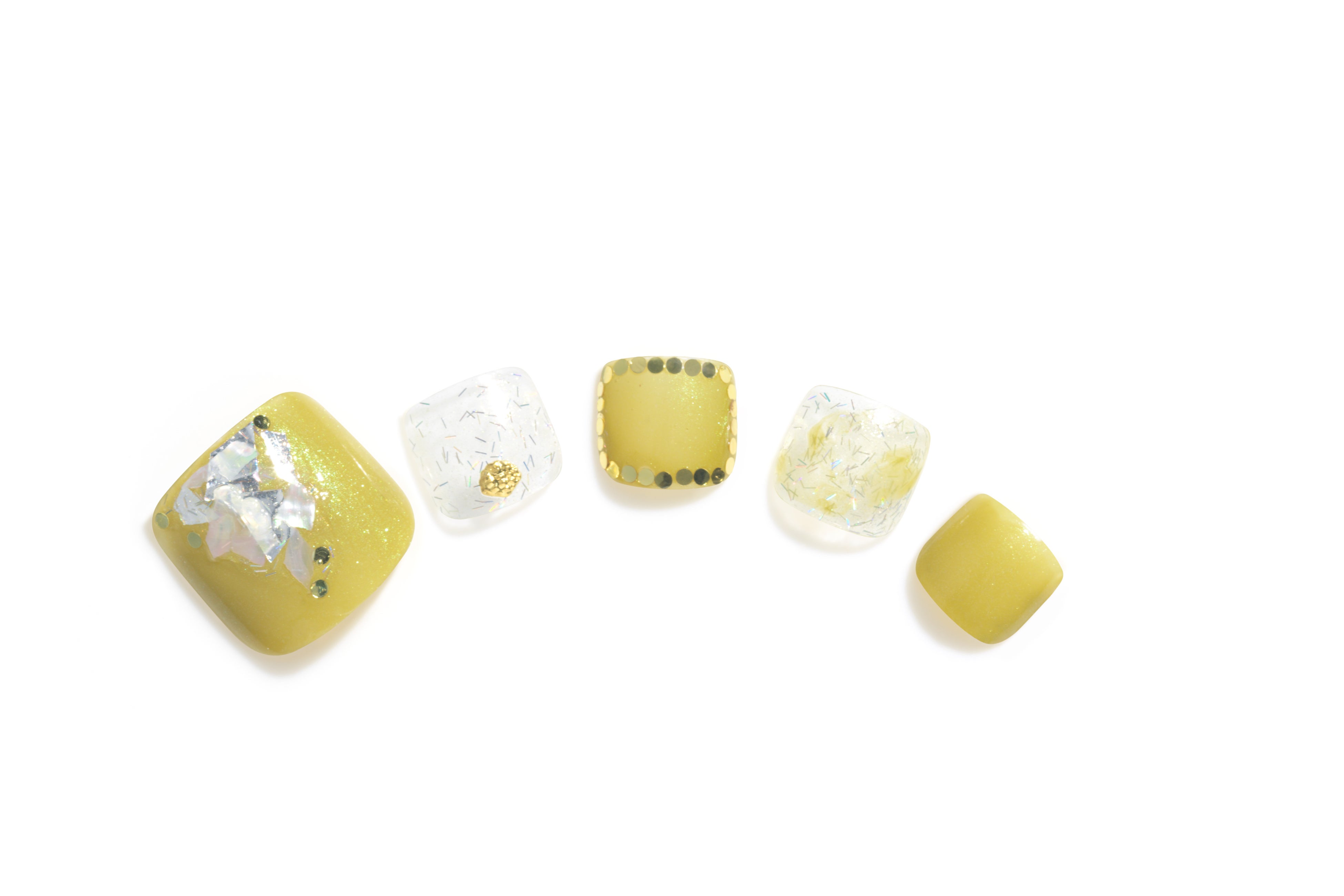 指先に恋の記憶、クリームソーダのような甘いときめき。トレンド