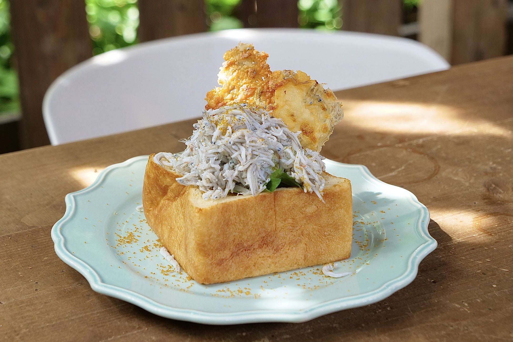 パンとエスプレッソと由比ガ浜商店: 鎌倉店だけのシラスをつかったパン