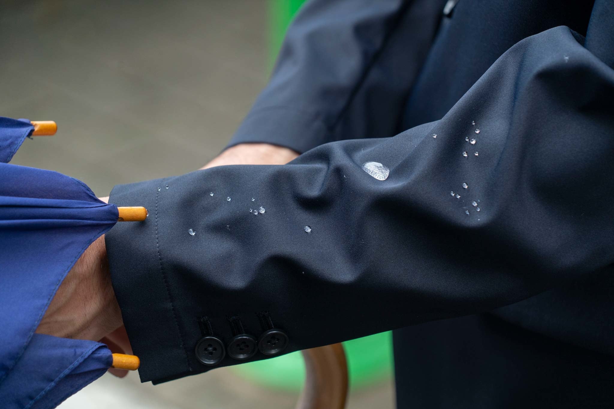 梅雨のスーツスタイルはコレで決まり！6月3日(金)より、作業着