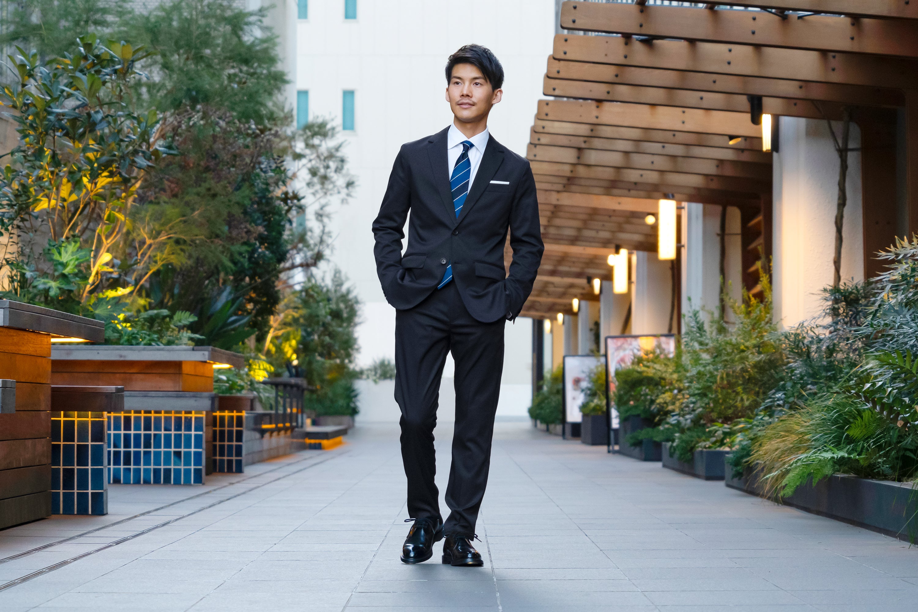 空色！新社会人！新採用の方必見！WWS監修　パンツスーツ LL サイズ メンズファッション -WWSワークウェアスーツ公式オンラインストア