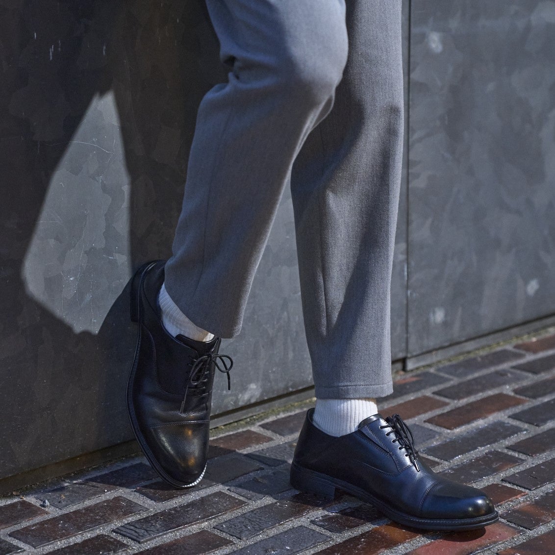 ひ*り様 ✨大好評✨レプリカ　最強金運仕事運　金　クレディ・スイス ゴールド イ adidas x Gucci アディダス グッチ ローファー ゴールド 702283