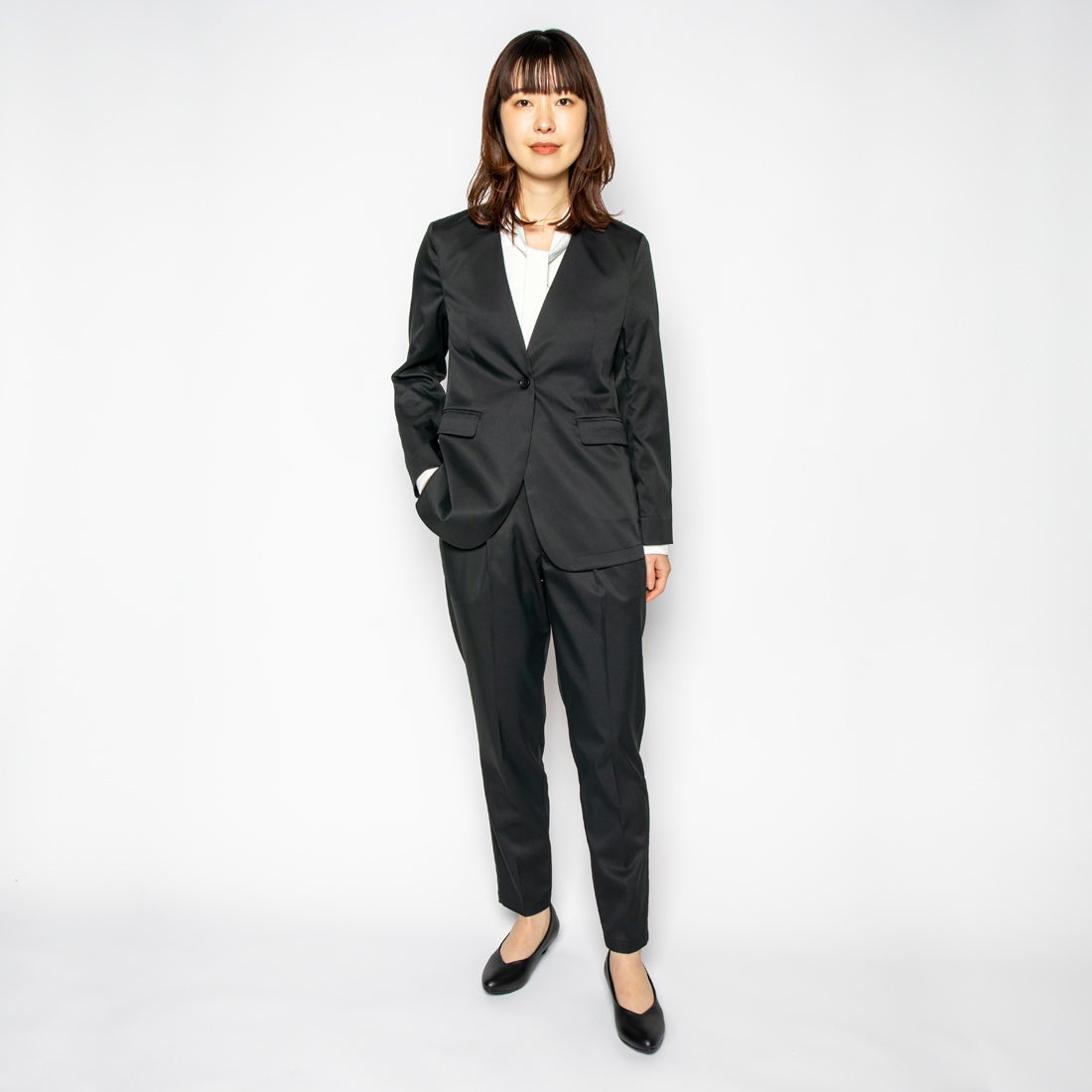 美品☆アデイインザライフ　パンツスーツ　ノーカラー　1ボタン　学校行事　ビジネス レディーススーツ】ドビー素材Aラインジャケットパンツスーツ