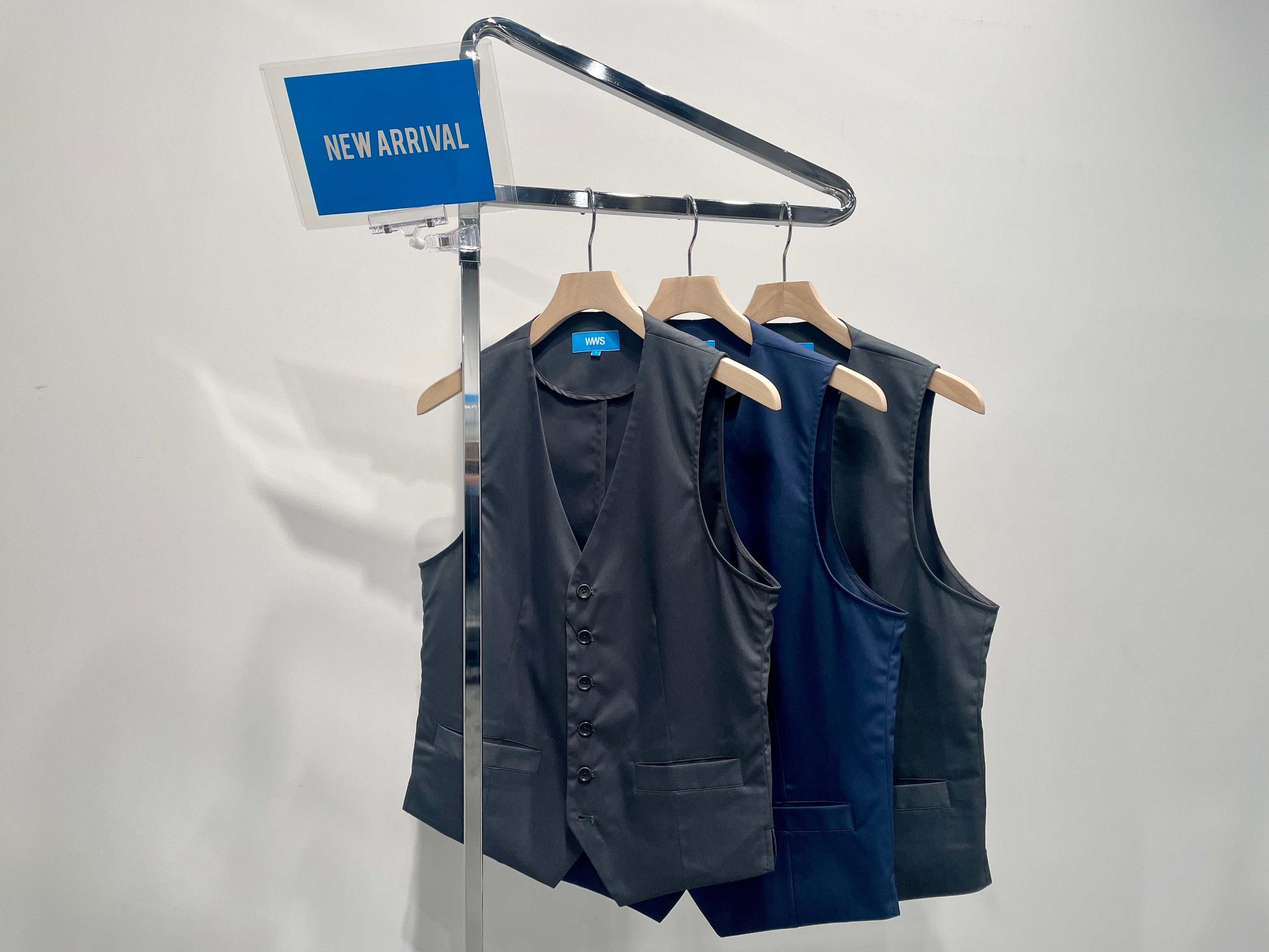 semantic design スーツ　スリーピース　ベスト　パンツ　光沢　Ｌ ベスト付き】光沢スリーピーススーツ【クラシコ】ネイビー