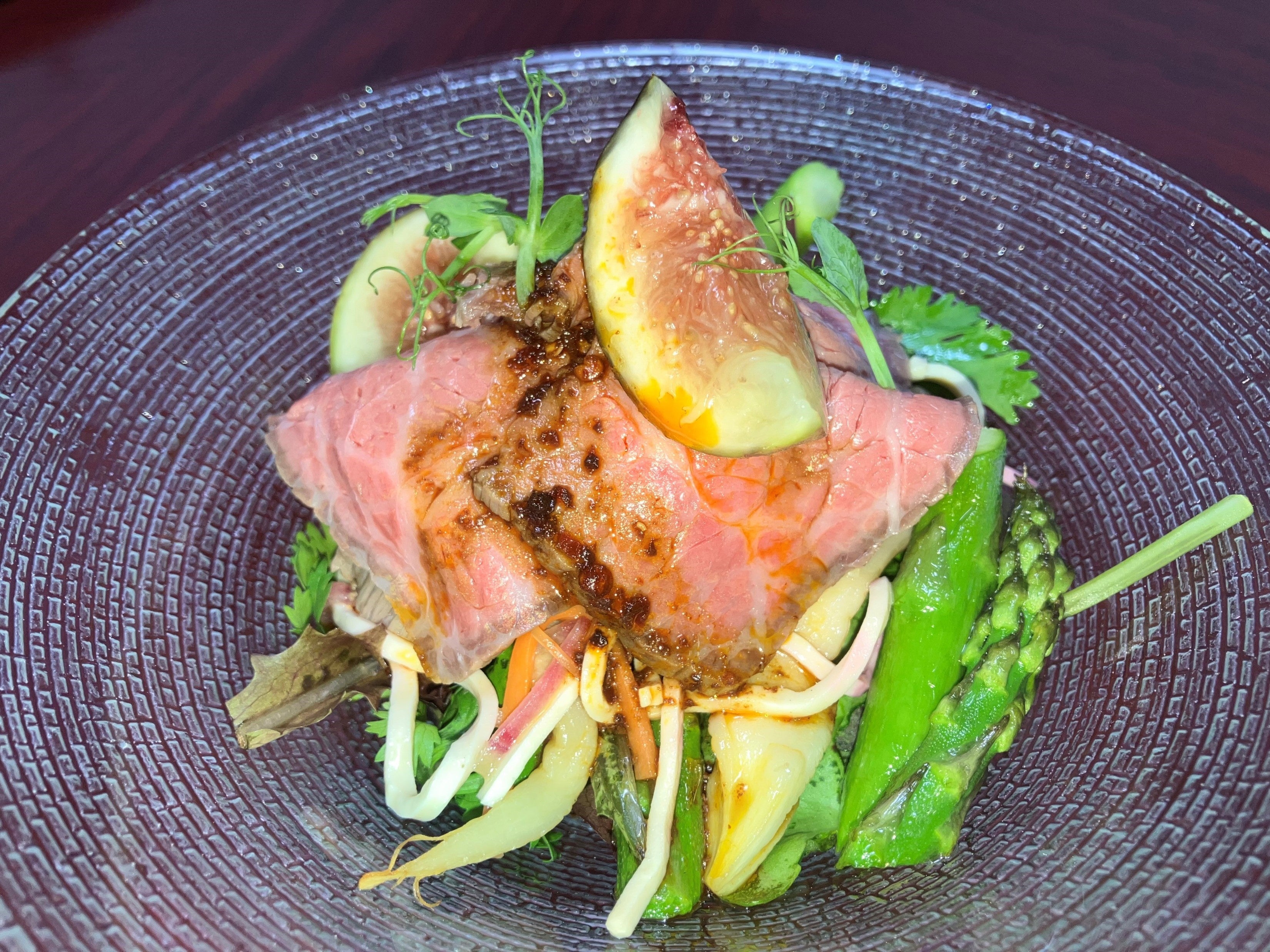 特製ローストビーフとイチジクのサラダ