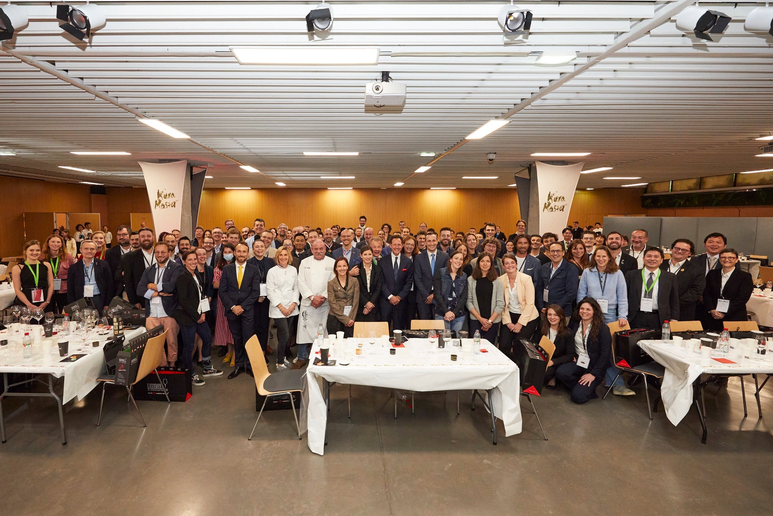 日本酒コンクール／本格焼酎・泡盛コンクール審査員　集合写真