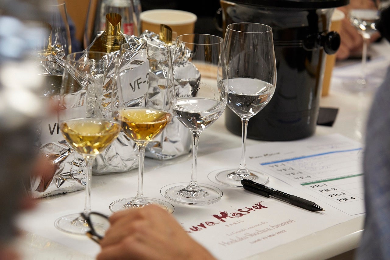 審査に使用されるワイングラス