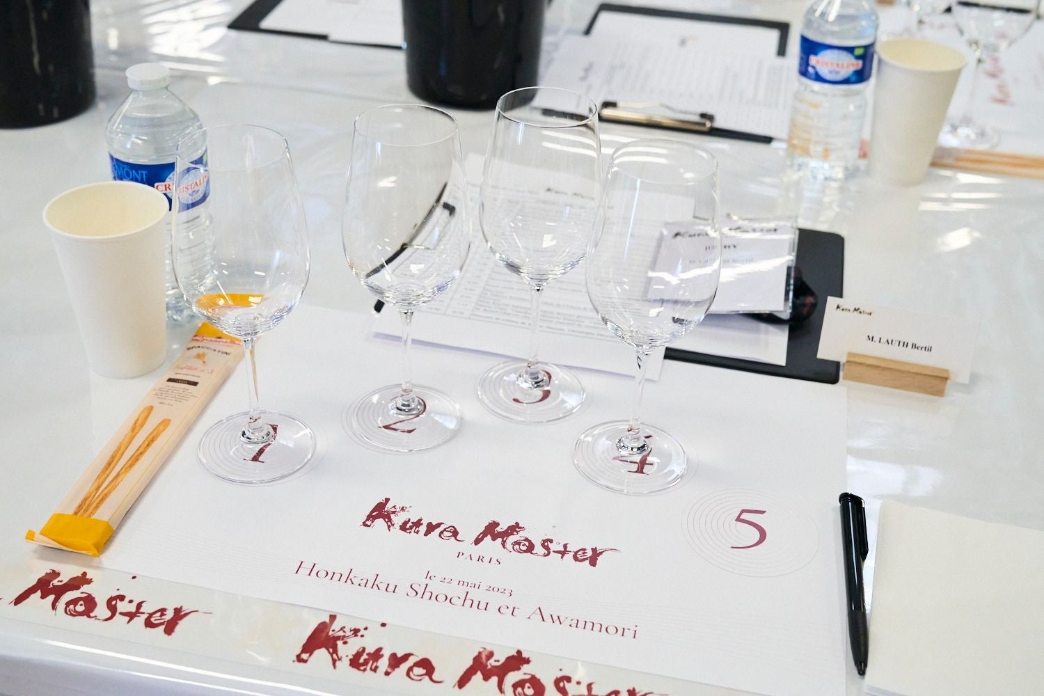 審査で使用するワイングラス