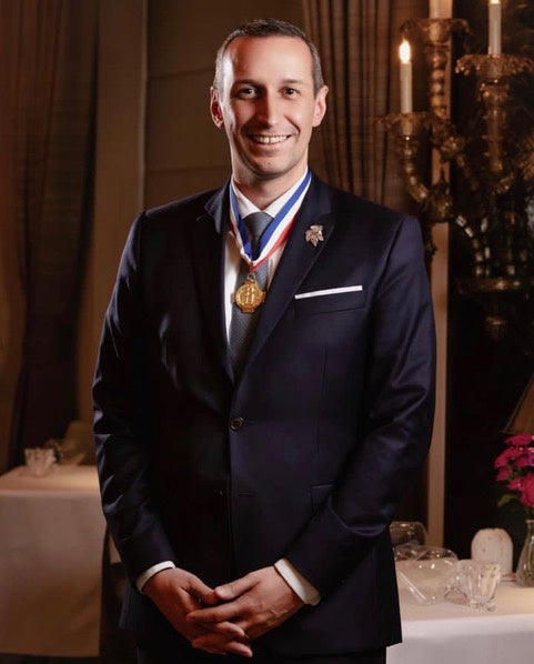 グザビエ・チュイザ　Xavier THUIZAT 2017年よりKura Master日本酒コンクールの審査委員長を務める。 2022年フランス最優秀ソムリエ。 2023年フランス国家最優秀職人章（MOF）ソムリエ賞受賞。