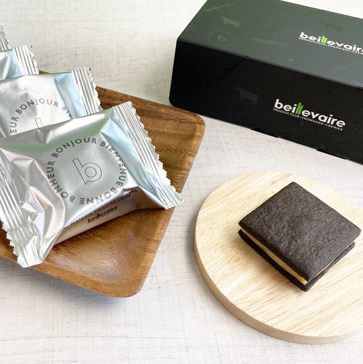 麦チョコ　ショッピングの前に見てね♡ 様 トラノイ ブラウス 白 黒 2点 チーズ＆スイーツセット「チーズ＆チョコブラウニー」と