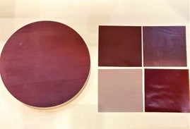 木を溶かしてつくったバイオマスフィルムと表面コート木材