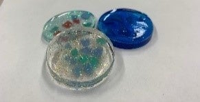 海洋プラスチックを使った手作りアクセサリー