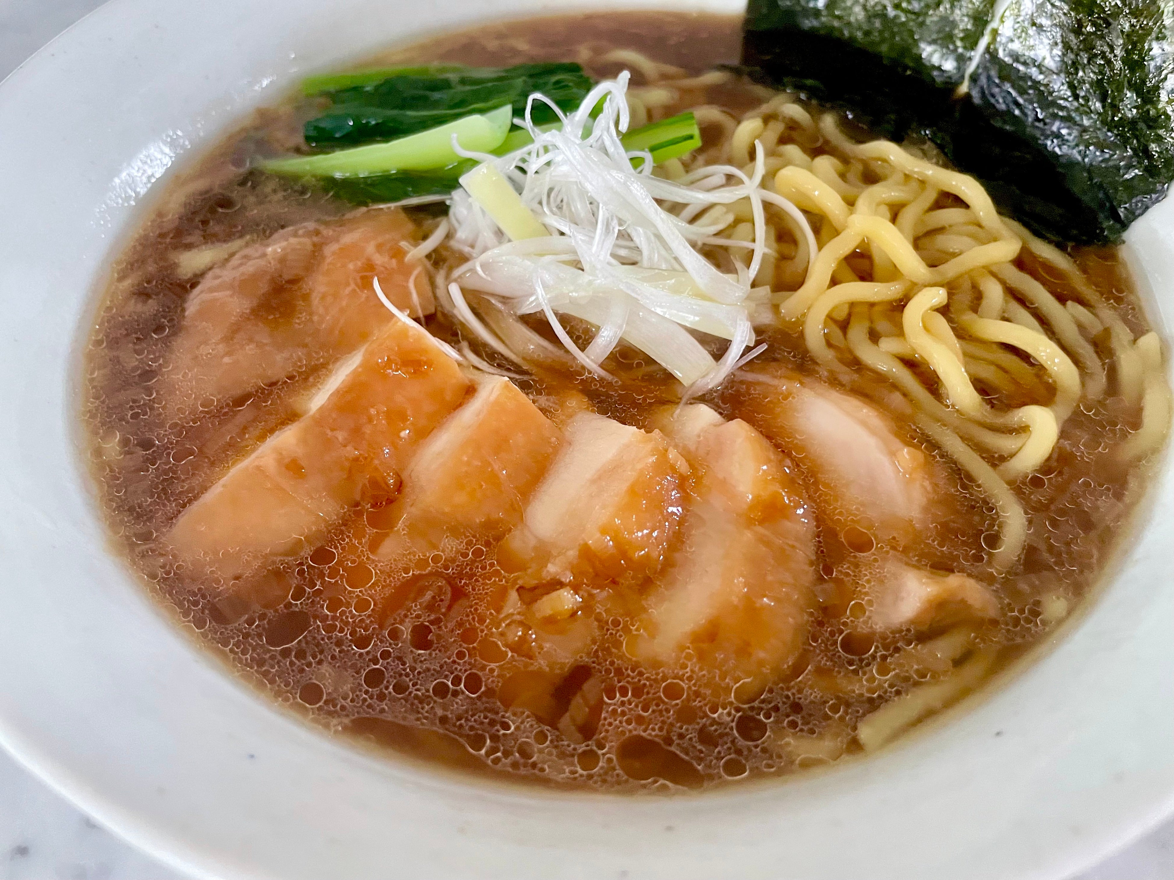 焦がしねぎとにんにく香る！鶏白湯しょうゆラーメン