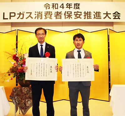 左：大東ガスパートナー（株）取締役 髙橋道仁 右： （株）ガスパル東北代表取締役社長　小出壮志