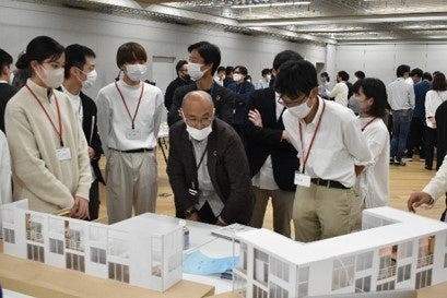 発表はコンセプト模型も用いて行われた