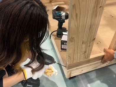 ４種類のネジのみで簡単に組み立てが可能