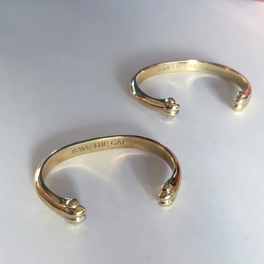 SAVE THE CAT 真鍮肉球ぎゅっとバングル　8,330円