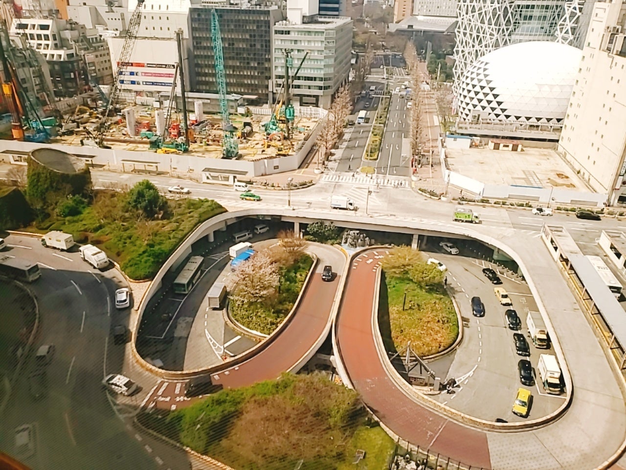 「スカイテラス」からみた新宿駅西口広場の風景