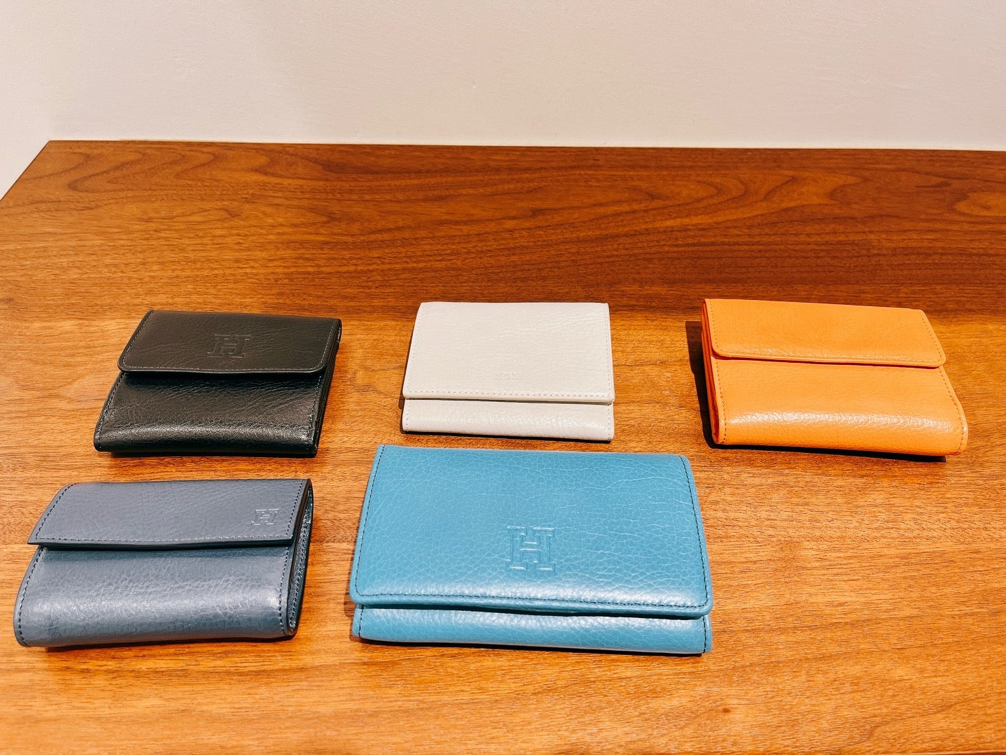 豊富なバリエーション。バッグの中で見つけやすい鮮やかなカラーも人気！