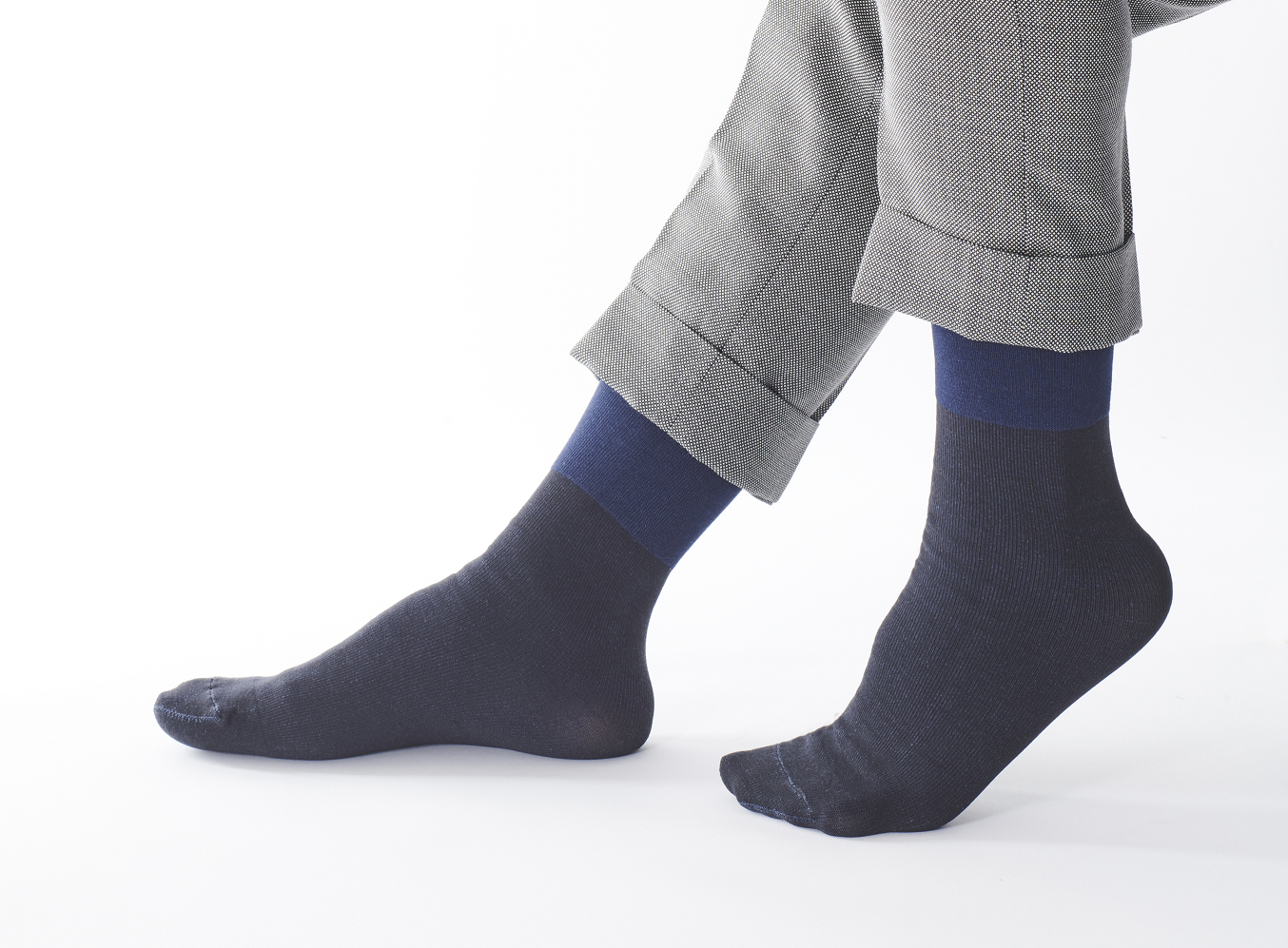 オリジナルの「ビジ専つつした」をプロデュース