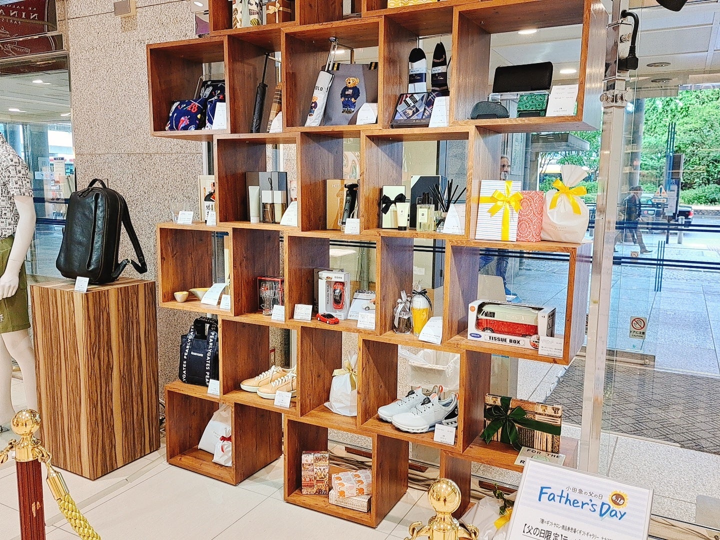 コスメ まとめ売り デパコス 百貨店 美容デビューのきっかけに！男性用から“シェアコスメ”まで提案