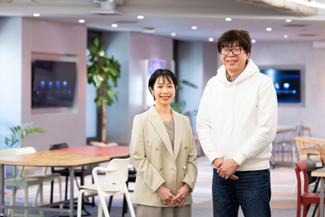 左:(株)ラングレス 山入端 佳那 代表取締役、右:イーデザイン損害保険(株)取締役社長 桑原 茂雄