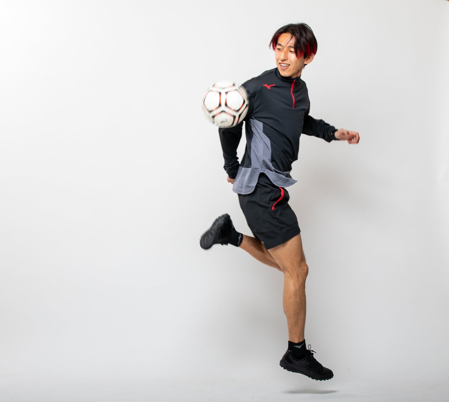 SNSで2億再生超えのドリブル動画!岡部将和氏による特別授業開催! SNSで2億再生超えのドリブル動画!岡部将和氏による特別授業開催!