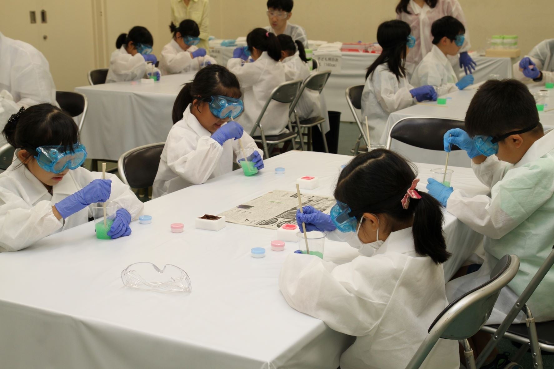 実験 夏休み子ども化学実験ショー2023』 8月5日(土)、6日(日)に4年ぶり開催! | 一般社団法人日本化学工業協会のプレスリリース