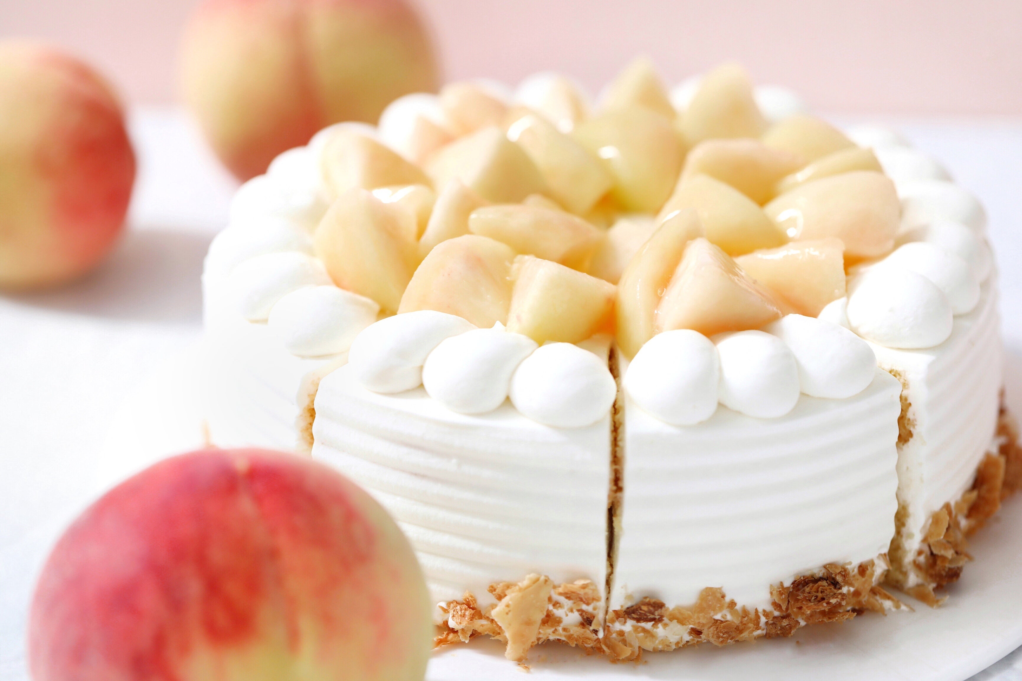 7 1 新発売 じゅわっと果汁溢れる 桃スイーツ Patisserie Pinede パティスリーピネード より旬の桃 を使用したスイーツが期間限定で登場 株式会社オールハーツ カンパニーのプレスリリース