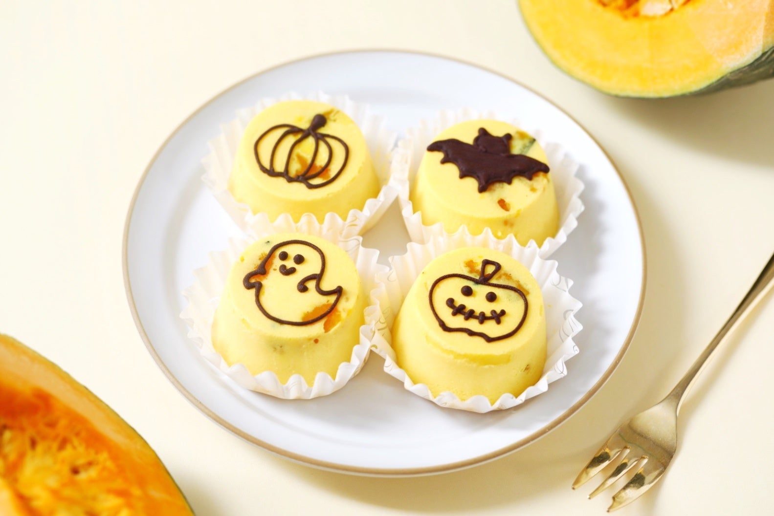 10 1 新発売 人気スイーツが1ヵ月限定でハロウィン仕様に パティスリーピネード より お化けや コウモリのアイシングクッキーを乗せたスイーツが登場 秋らしい かぼちゃ スイーツも期間限定で販売 株式会社オールハーツ カンパニーのプレスリリース 10 1 新発売 人気スイーツが1ヵ月限定でハロウィン仕様に パティスリーピネード より お化けや コウモリのアイシングクッキーを乗せたスイーツが登場 秋らしい かぼちゃ スイーツも期間限定で販売 株式会社オールハーツ カンパニーのプレスリリース