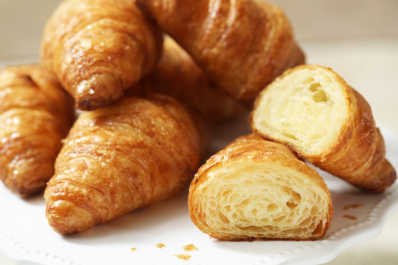 創業21周年を機に、しっとり感が際立つデニッシュ食パンが登場