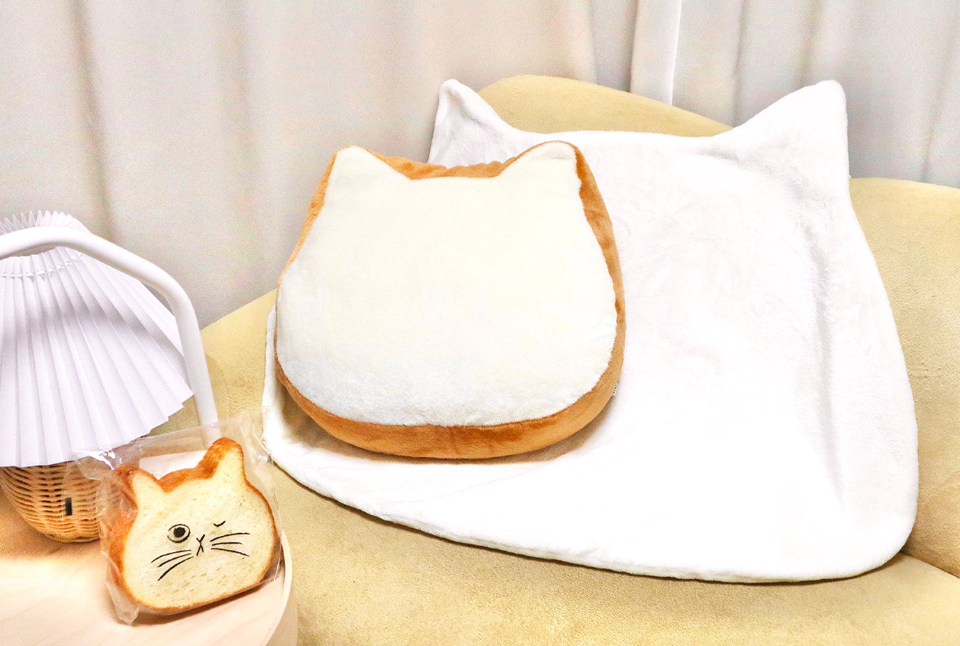 ねこねこ食パンからのクリスマスプレゼント!ねこねこクッションブランケットが当たるSNSプレゼントキャンペーン開催中! ねこねこ食パンからのクリスマスプレゼント!ねこねこクッションブランケットが当たるSNSプレゼントキャンペーン開催中!